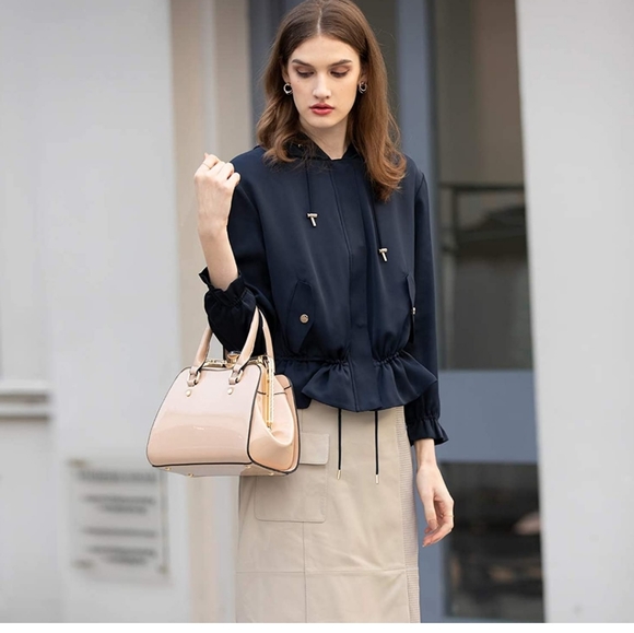 Leather handbag shiny patent leather shoulder bag - Picture 16 of 16